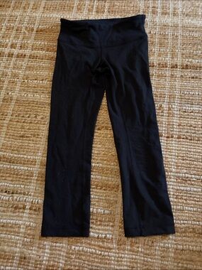 Black High-Waist Capri Leggings